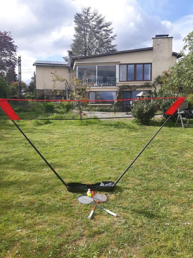 La Bergeronnette Avec La Chaleur Du Feu De Bois Et Le Jardin * Dinant